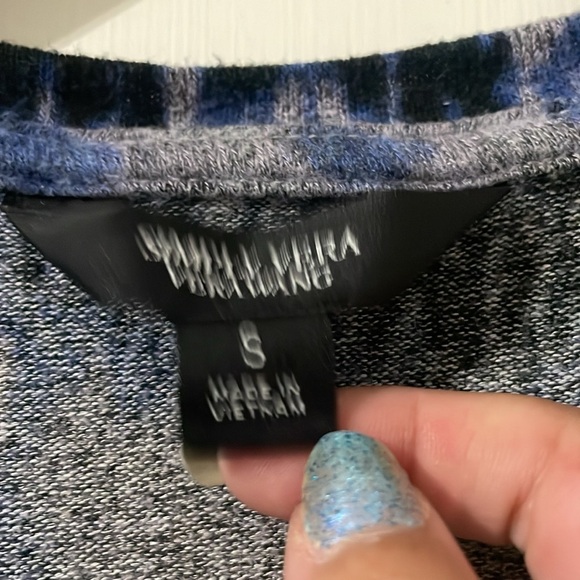 Simply Vera Wang Ruffle Top Gray Blue Print Size S - Picture 4 of 6